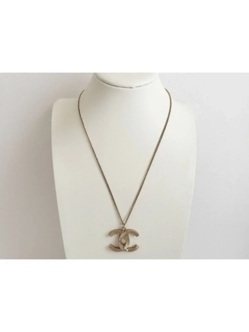 Chanel CC Logo Feather Faux Pearl Rhinestone Gold Necklace